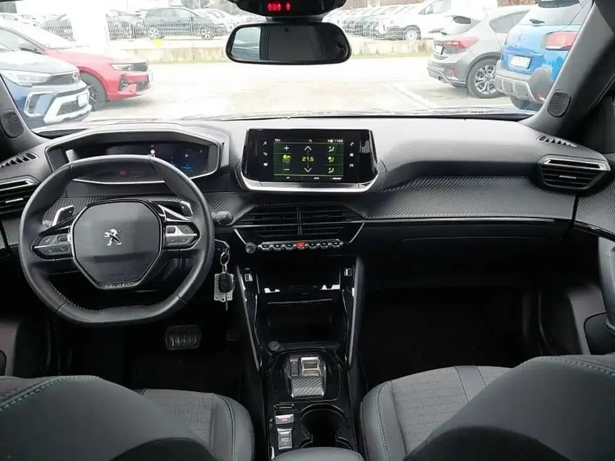 Usata Peugeot 2008 Allure 130 CV (95 kW) 2023 Grigio SUV