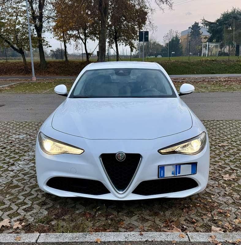 Bianco Usata 2018 Alfa Romeo Giulia Business Tre volumi | 16.990 € (Buon prezzo) - Immagine 1/4
