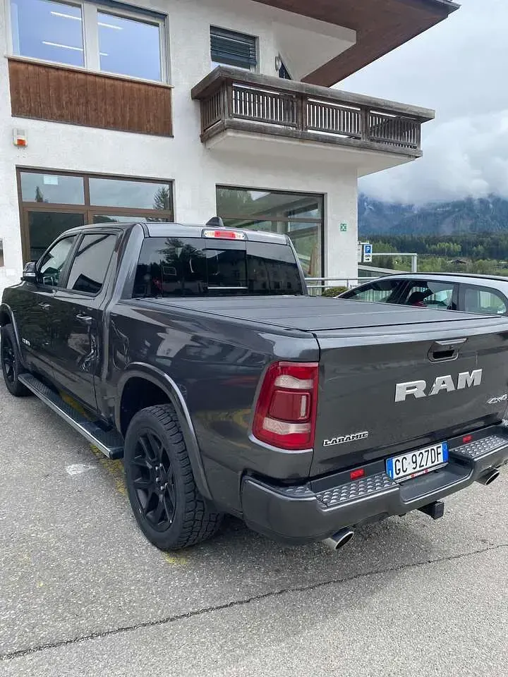Usata RAM 1500 401 CV (294 kW) 2019 Grigio Pick-up