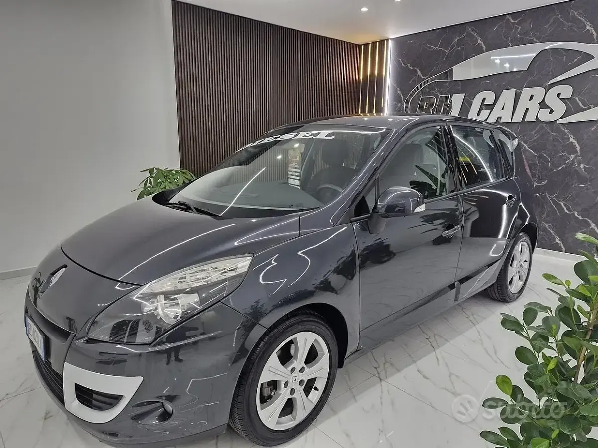 Usata Renault Scenic E-Tech Luxe 110 CV (80 kW) 2010 Grigio Utilitaria