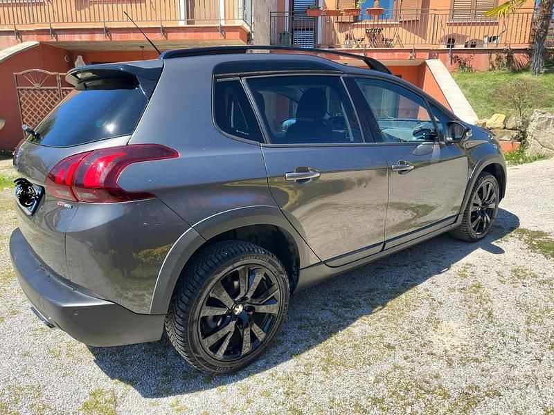 Usado Peugeot 2008 GT-line 102 HP (75 kW) 2019 Cinzento SUV