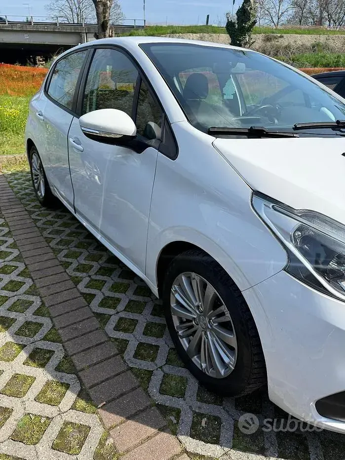 Usata Peugeot 208 Allure 99 CV (72 kW) 2016 Bianco Utilitaria