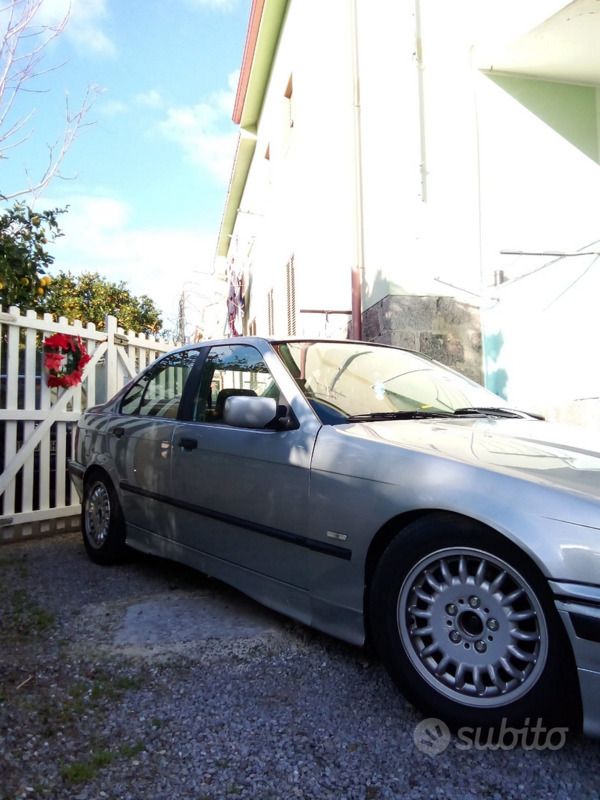 Venduto BMW 320 e36 i 6 cilindri incl. - auto usate in vendita