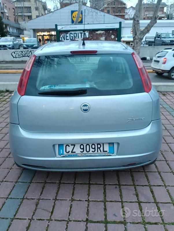 Usata Fiat Grande Punto Dynamic 90 CV (66 kW) 2006 Grigio Utilitaria