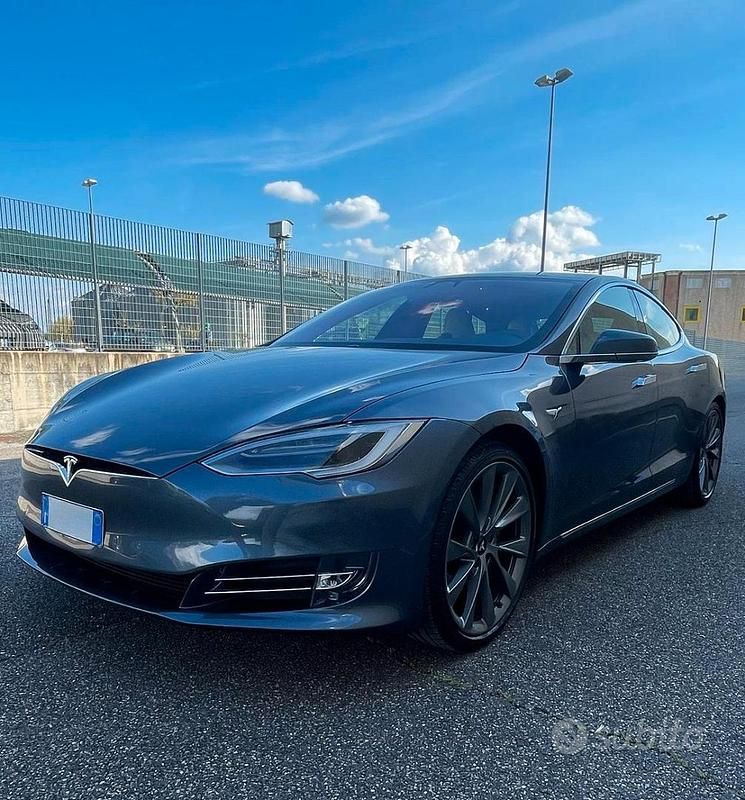 Usata Tesla Model S 231 kW (315 CV) 2021 Grigio Utilitaria