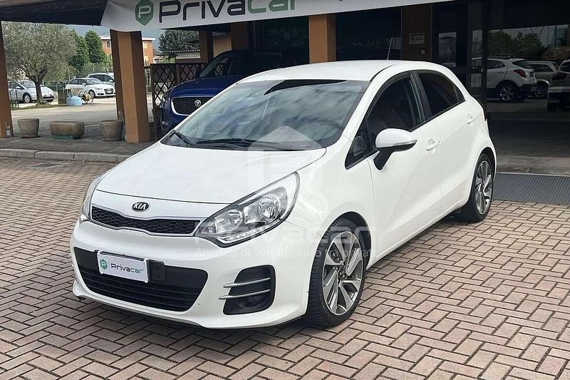 Usata Kia Rio 90 CV (66 kW) 2016 Bianco Utilitaria