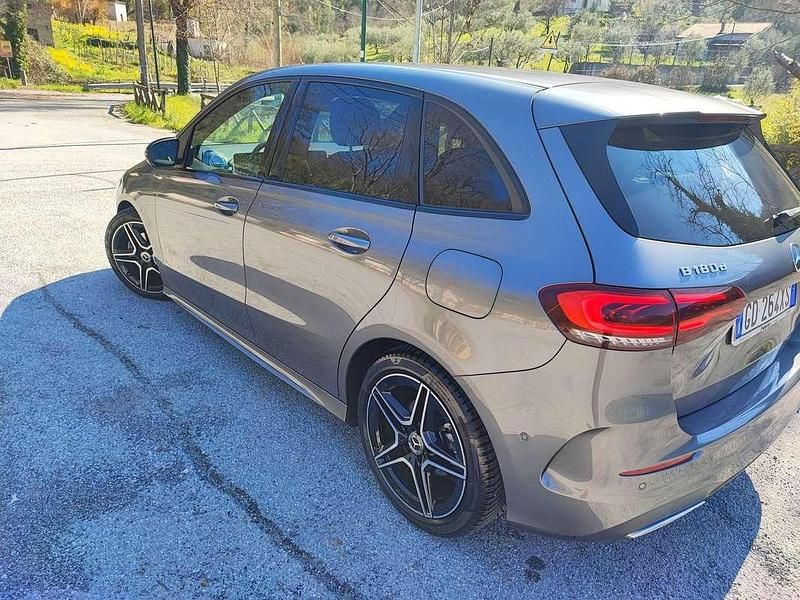 Usata Mercedes B180 Premium 116 CV (85 kW) 2021 Grigio Monovolume