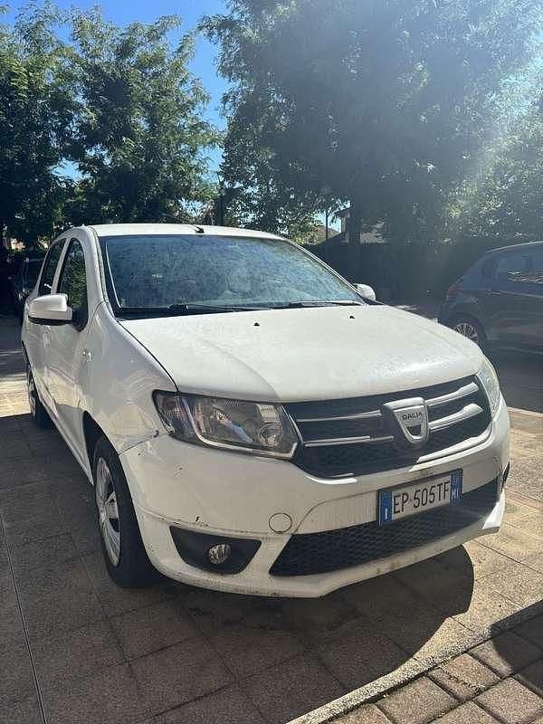Usata 2013 Dacia Sandero Lauréate Due volumi | 3500 € (Ottimo prezzo) - Immagine 1/4