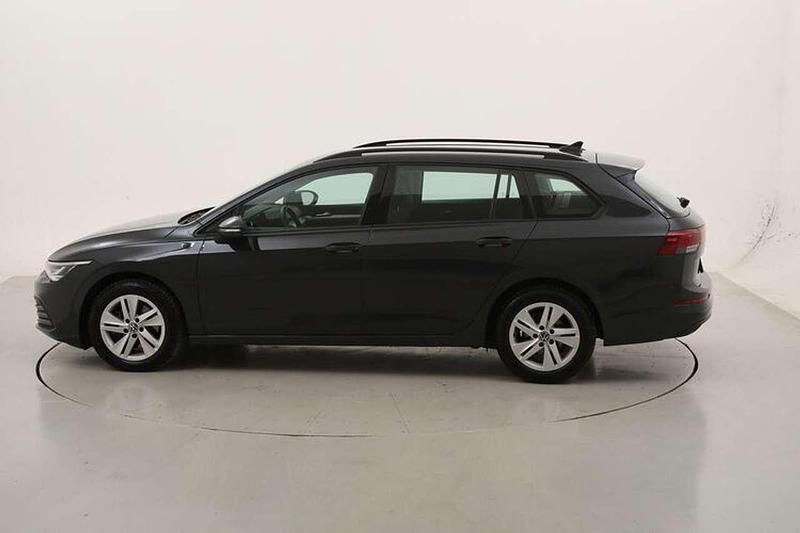 Usata VW Golf VIII Life 116 CV (85 kW) 2023 Grigio Station wagon