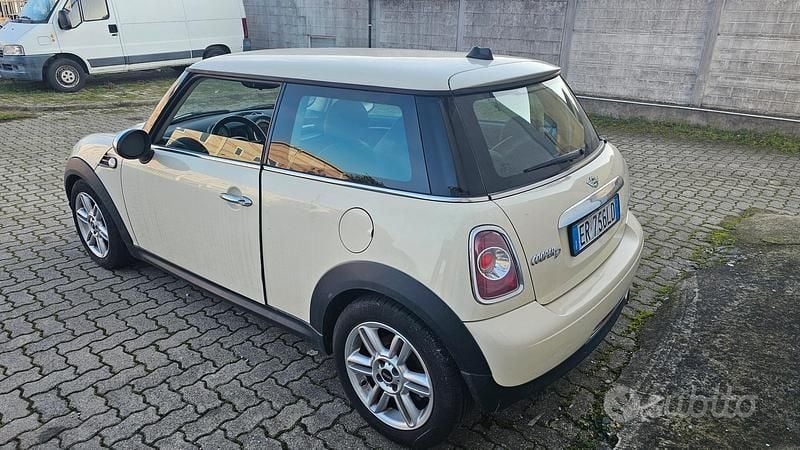Usata Mini Cooper D 2013 Bianco Utilitaria