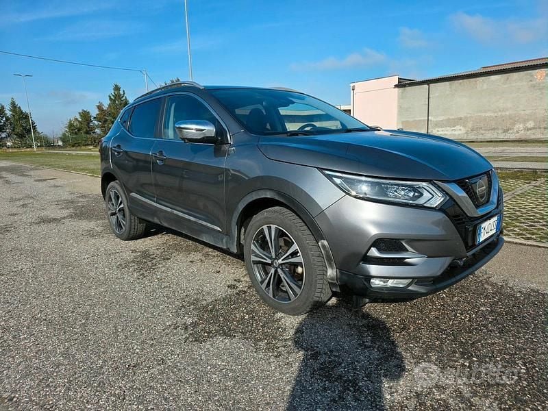 Usata Nissan Qashqai N-Connecta 131 CV (96 kW) 2018 Grigio SUV