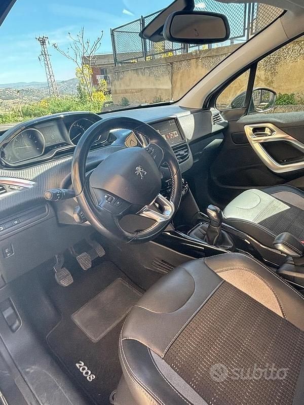 Usata Peugeot 2008 99 CV (72 kW) 2019 Grigio SUV