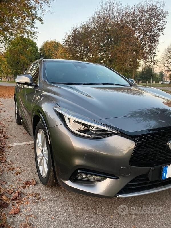 Usata Infiniti Q30 109 CV (80 kW) 2016 Grigio Utilitaria