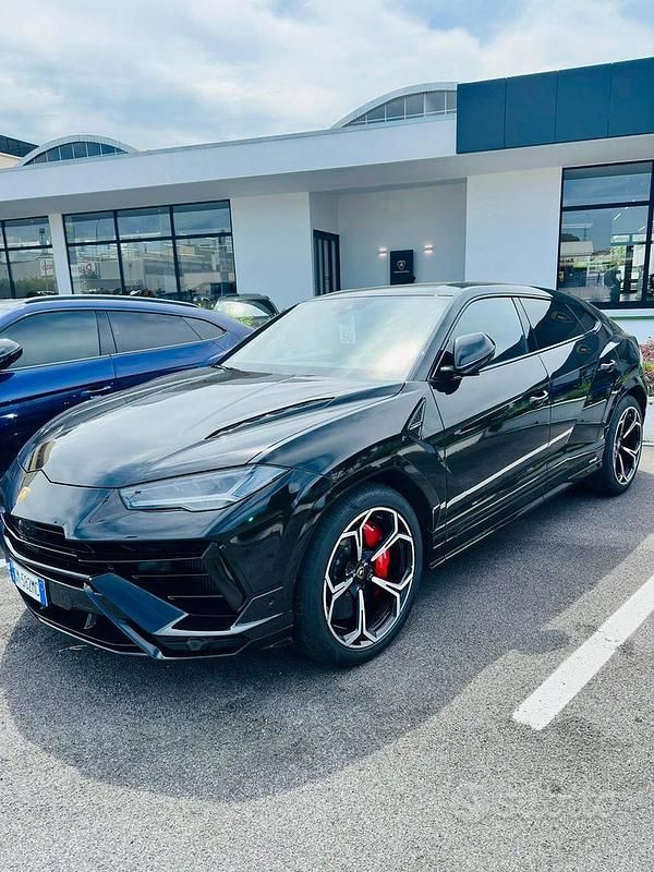 Usata Lamborghini Urus 666 CV (489 kW) 2023 Nero SUV