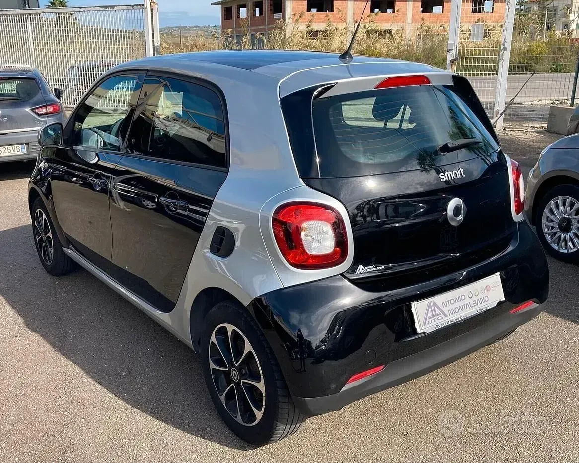 Usata Smart ForFour Passion 71 CV (52 kW) 2016 Nero Utilitaria