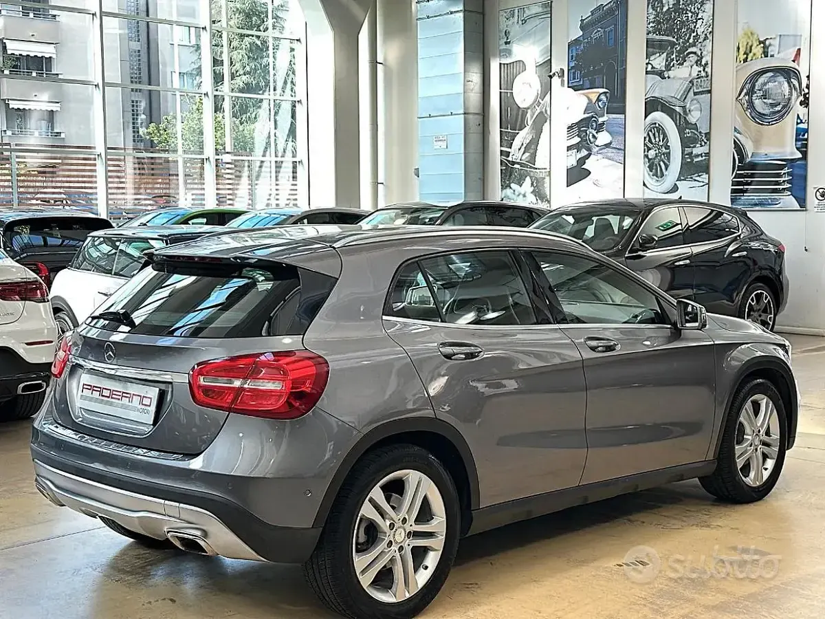 Usata Mercedes GLA200 156 CV (114 kW) 2015 Grigio SUV