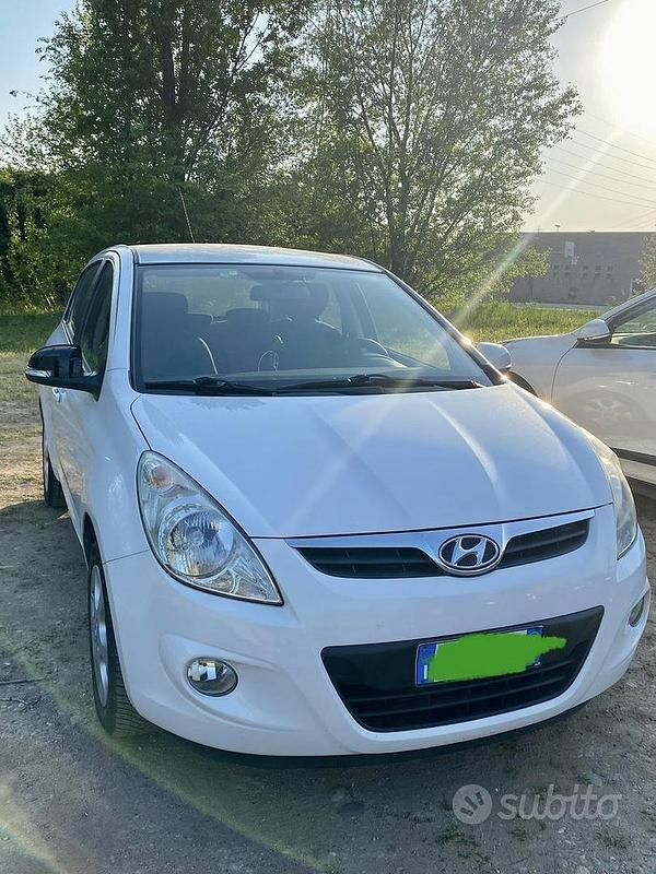 Usata Hyundai i20 Edition 75 CV (55 kW) 2011 Bianco Utilitaria