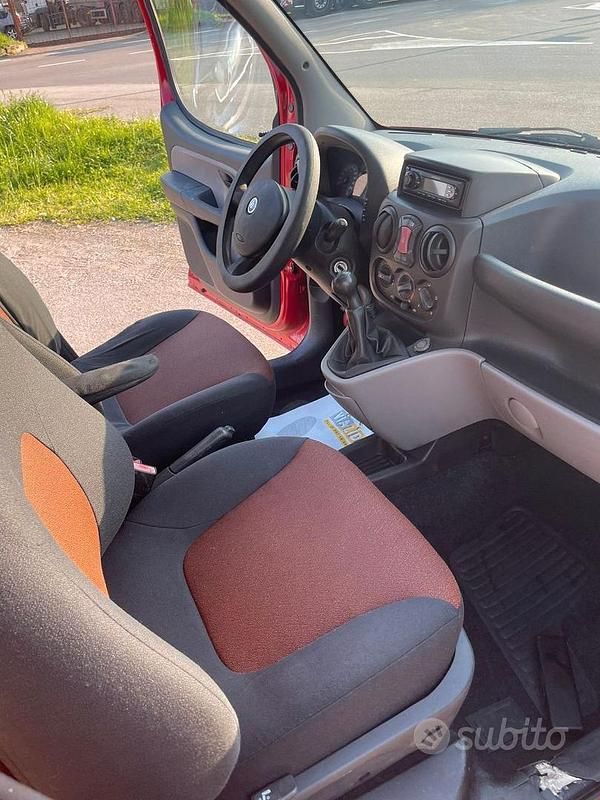 Usata Fiat Doblò 75 CV (55 kW) 2005 Rosso Monovolume