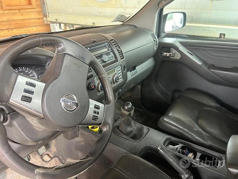 Usata Nissan Navara 171 CV (125 kW) 2007 Nero Pick-up