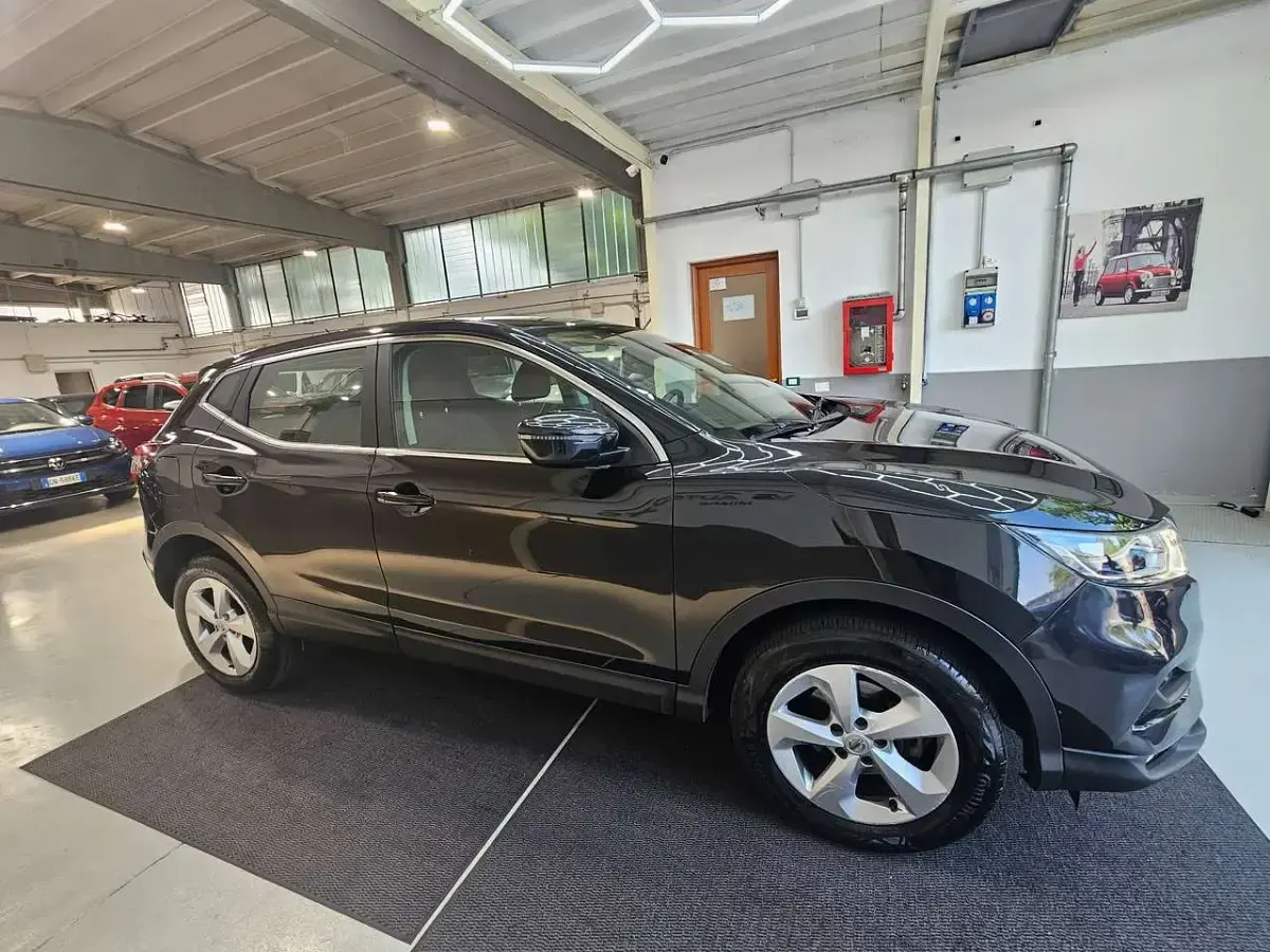 Usata Nissan Qashqai Acenta 110 CV (80 kW) 2018 Nero SUV
