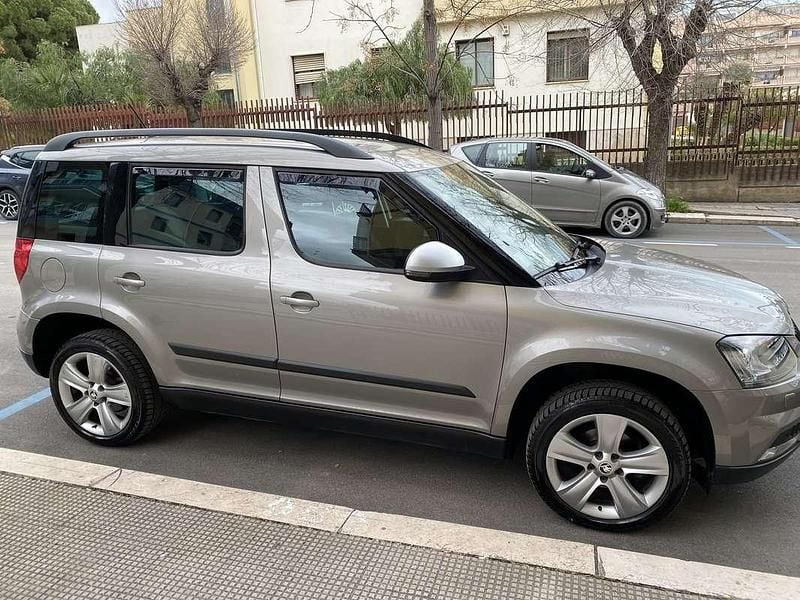 Usata Skoda Yeti Design Edition 110 CV (80 kW) 2017 Grigio SUV