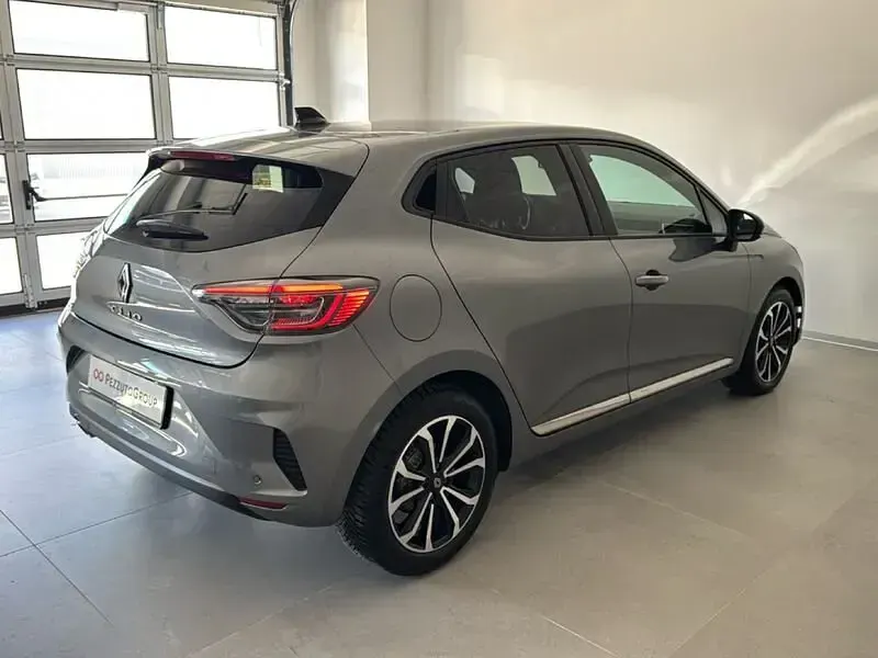 Usata Renault Clio 101 CV (74 kW) 2024 Utilitaria
