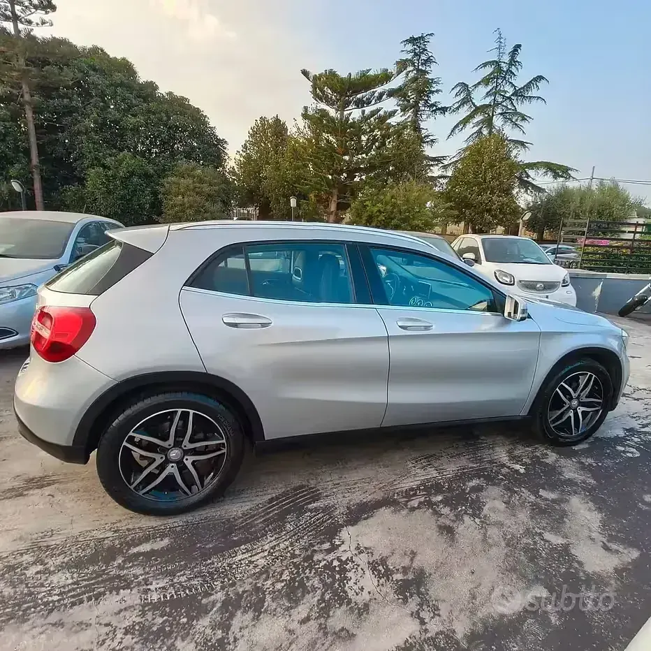Usata Mercedes GLA200 136 CV (100 kW) 2014 Grigio SUV