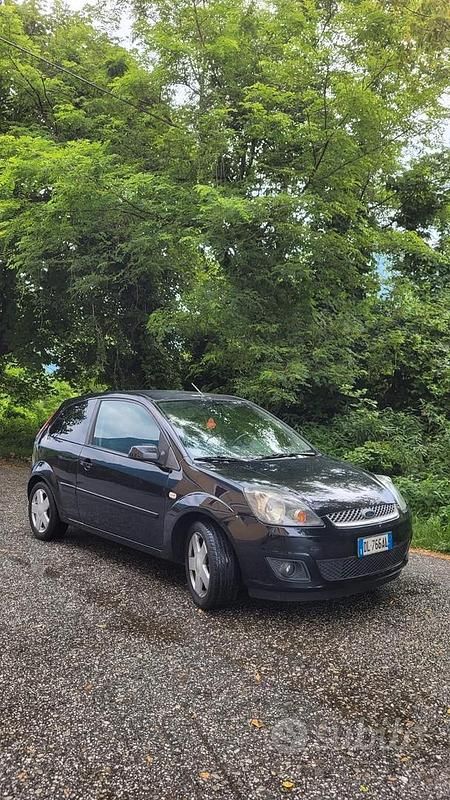 Usata Ford Fiesta 68 CV (50 kW) 2008 Nero Utilitaria
