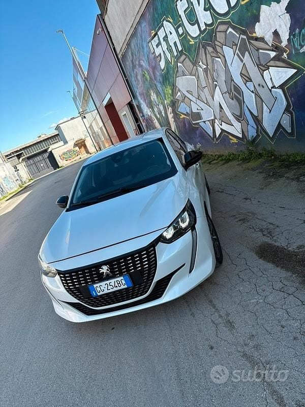 Usata Peugeot 208 2022 Bianco Utilitaria