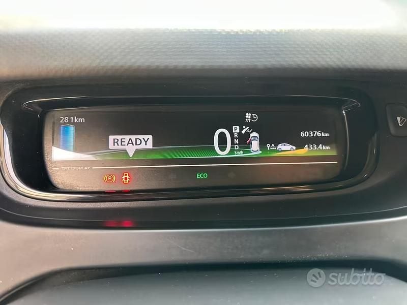 Usado Renault Zoe Intens 67 kW (92 CV) 2018 Gris Utilitario
