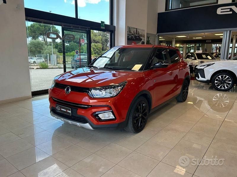 Usata Ssangyong (KGM) Tivoli 116 CV (85 kW) 2018 Arancione metallizzato SUV