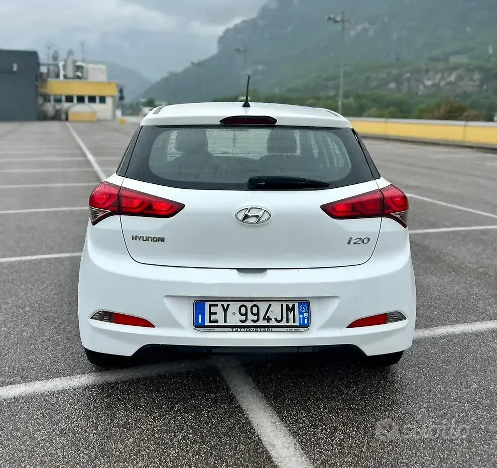 Usata Hyundai i20 Classic 75 CV (55 kW) 2015 Bianco Berlina