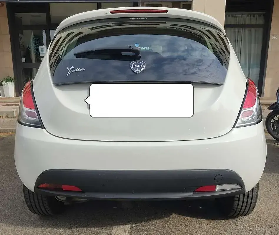 Usata Lancia Ypsilon Silver 69 CV (50 kW) 2014 Bianco Utilitaria