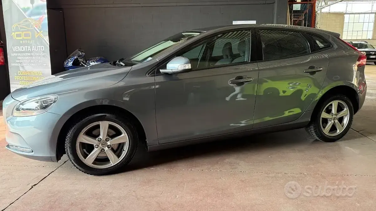 Usata Volvo V40 Business Edition 120 CV (88 kW) 2018 Grigio Berlina