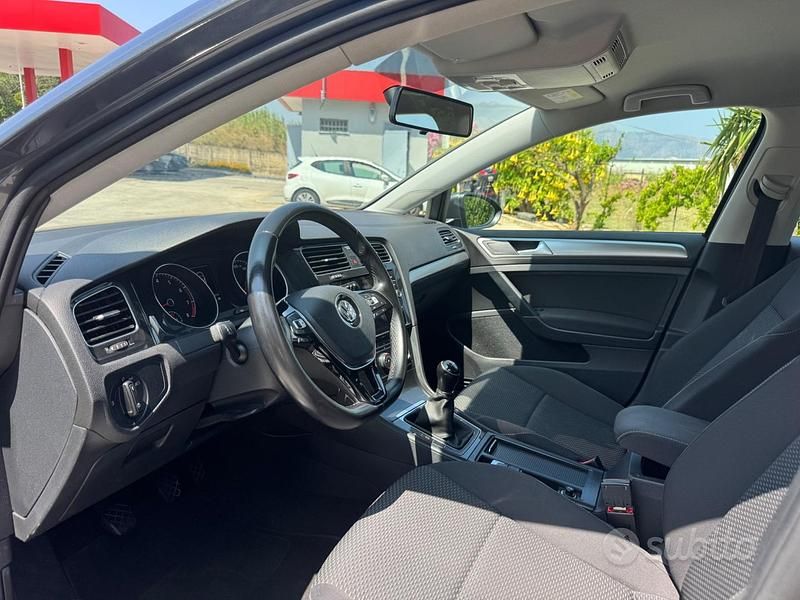 Usata VW Golf VII Trendline 110 CV (80 kW) 2018 Grigio Berlina