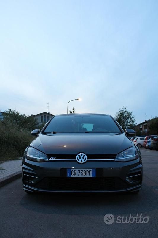 Usata VW Golf VII R-line 116 CV (85 kW) 2017 Grigio Berlina