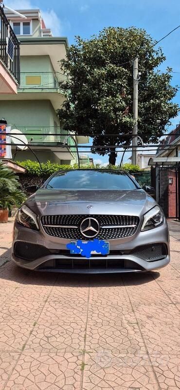 Grigio Usata 2016 Mercedes A180 AMG Tre volumi | 14.500 € (Buon prezzo) - Immagine 1/4