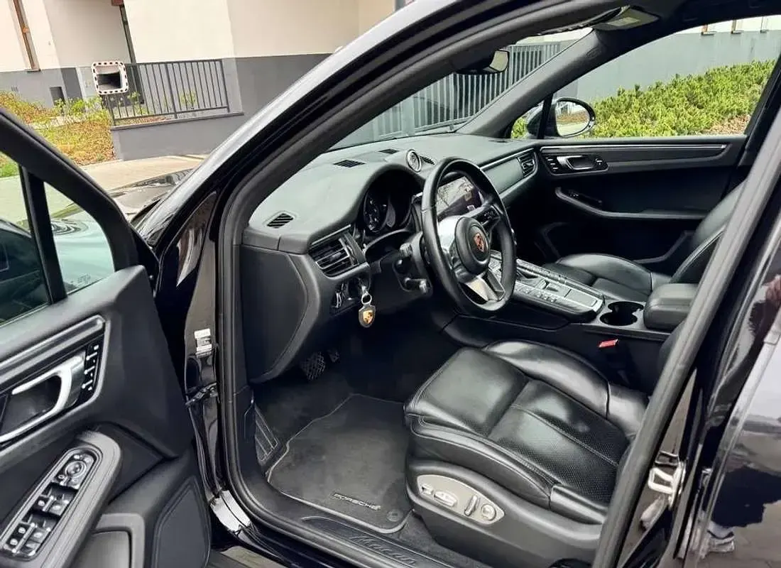 Käytetty Porsche Macan 252 HP (185 kW) 2019 Musta Katumaasturi