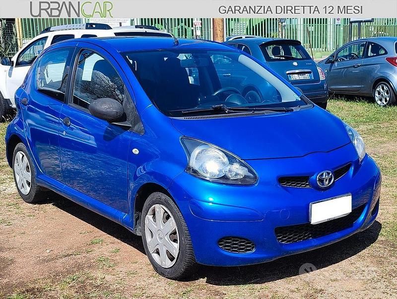 Blu Usata 2011 Toyota Aygo Due volumi | 5100 € (Buon prezzo) - Immagine 1/4