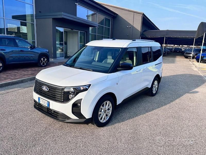 Usata Ford Tourneo Courier Titanium 125 CV (91 kW) 2024 Bianco Monovolume