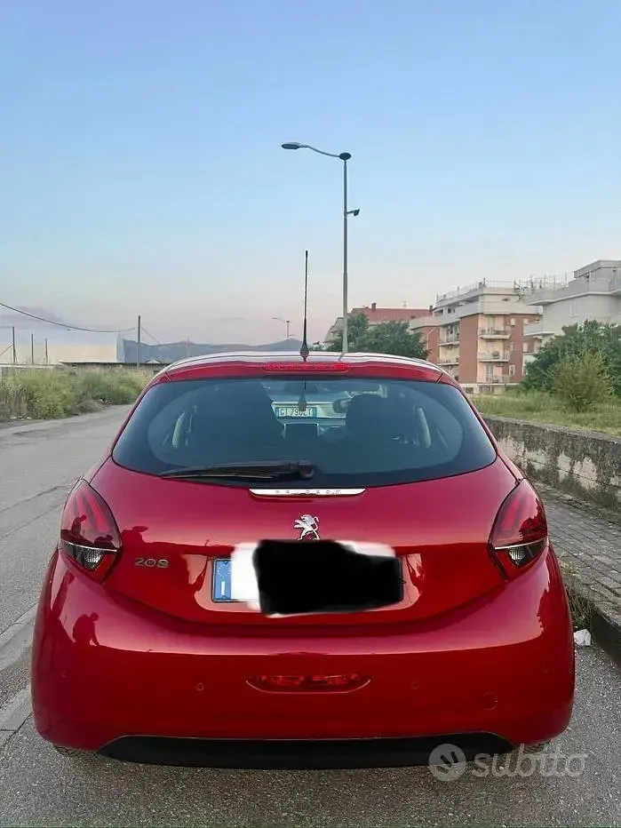 Usata Peugeot 208 82 CV (60 kW) 2018 Rosso Utilitaria