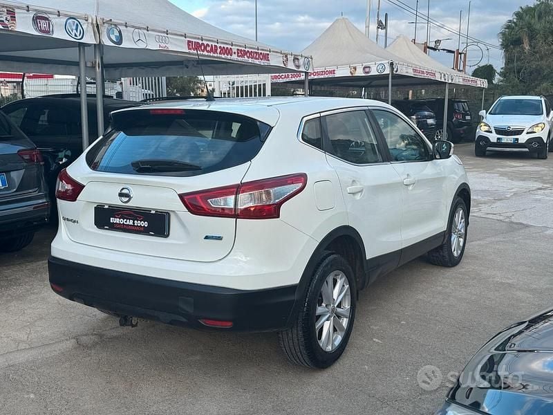 Usata Nissan Qashqai Acenta 110 CV (80 kW) 2016 Bianco SUV