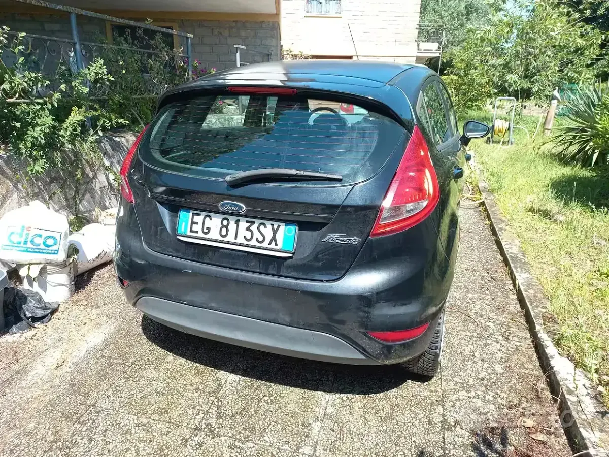 Usata Ford Fiesta 97 CV (71 kW) 2011 Nero Berlina