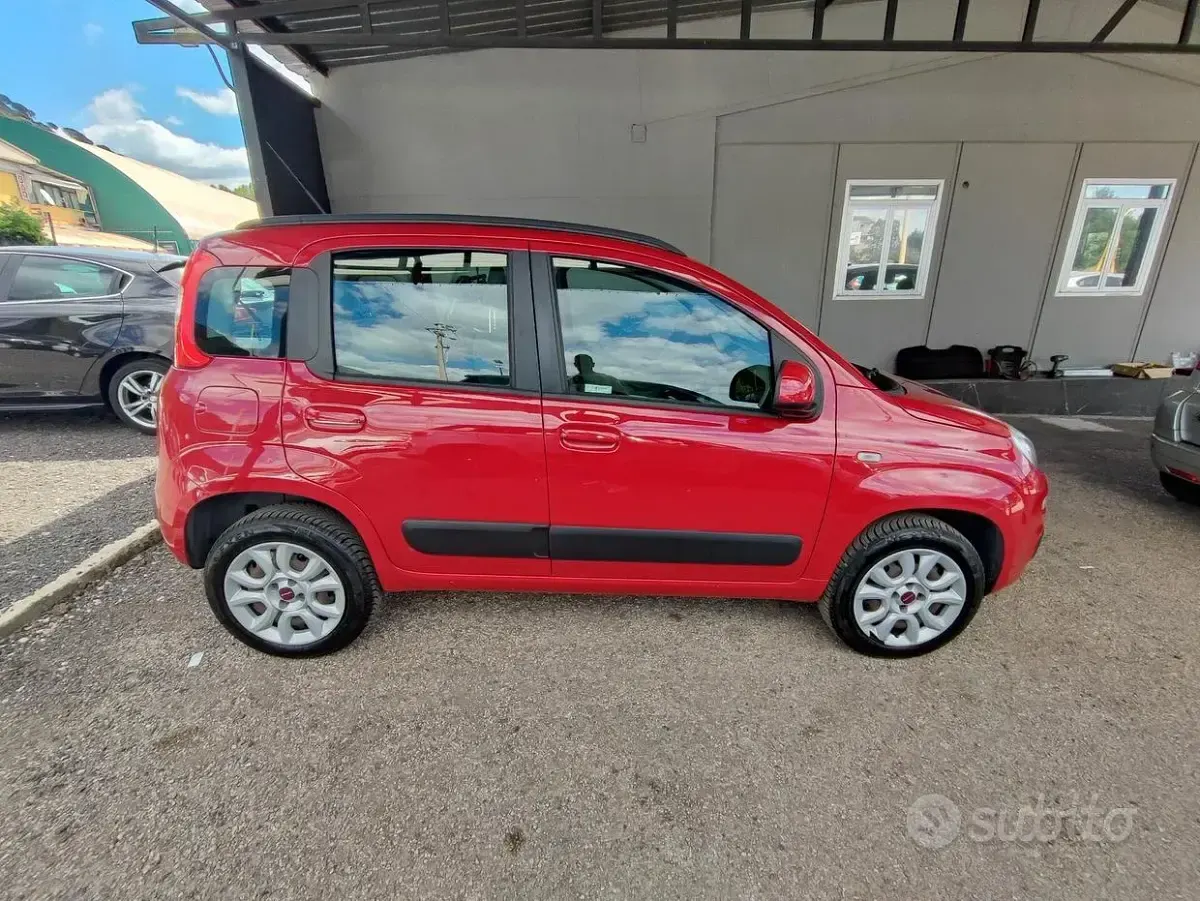 Usata Fiat Panda Lounge 80 CV (58 kW) 2016 Rosso Utilitaria
