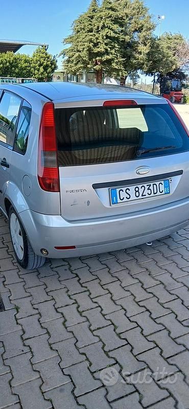 Usata Ford Fiesta 75 CV (55 kW) 2005 Utilitaria