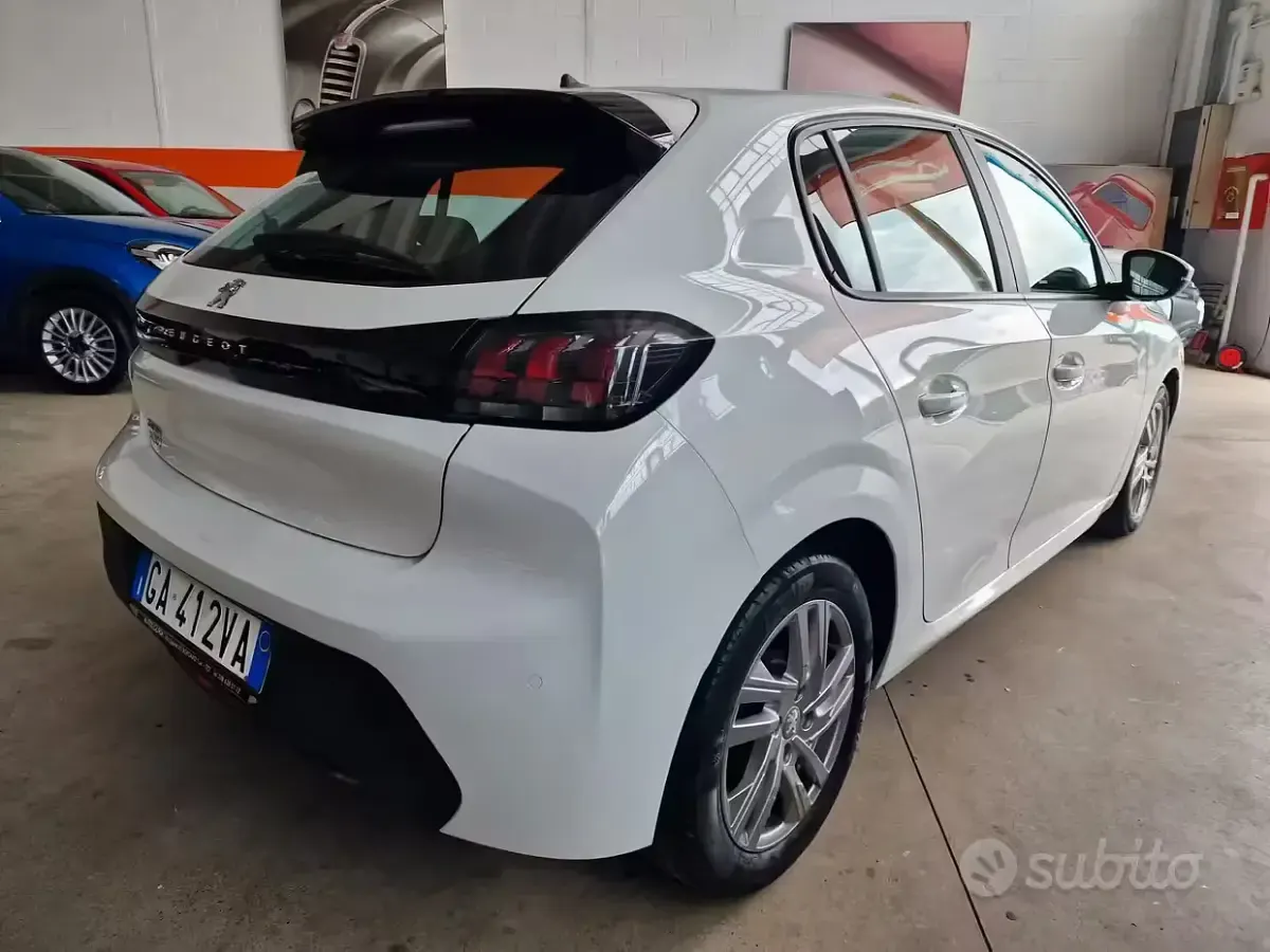 Usata Peugeot 208 Active 75 CV (55 kW) 2020 Bianco Utilitaria