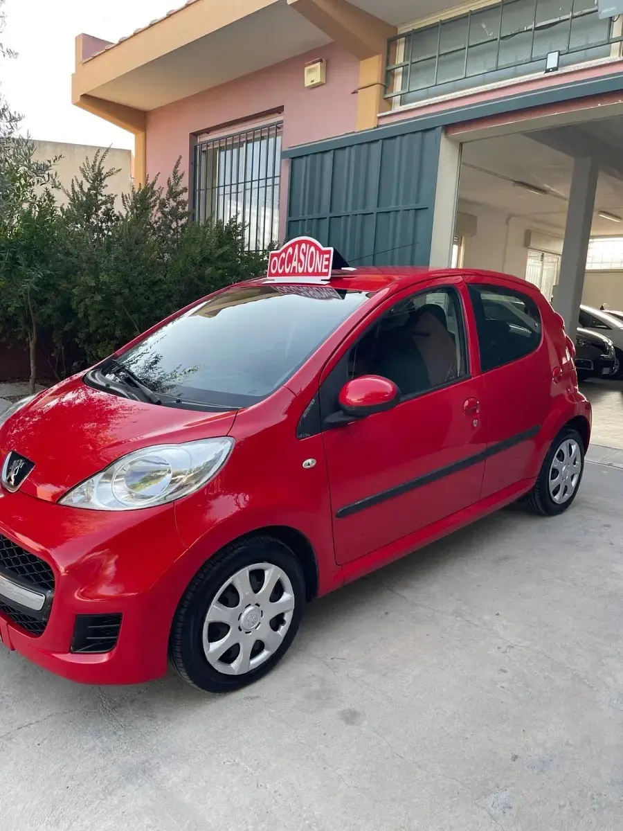 Usata Peugeot 107 68 CV (50 kW) 2009 Rosso Utilitaria