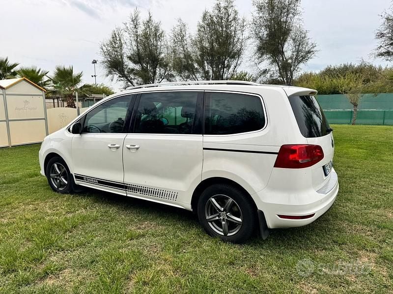 Begagnad VW Sharan 170 HK (125 kW) 2012 Vit Minibuss