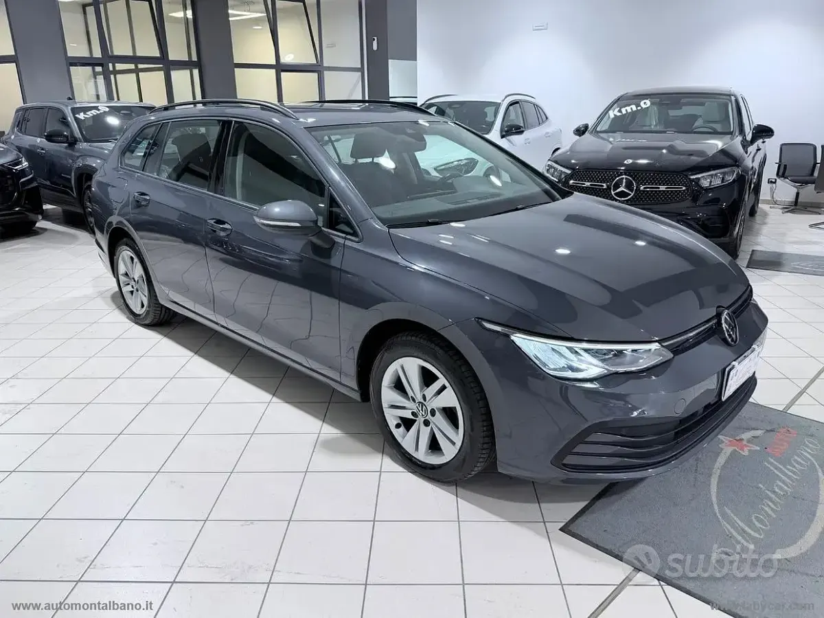 Usata VW Golf VIII Life 116 CV (85 kW) 2022 Grigio Station wagon