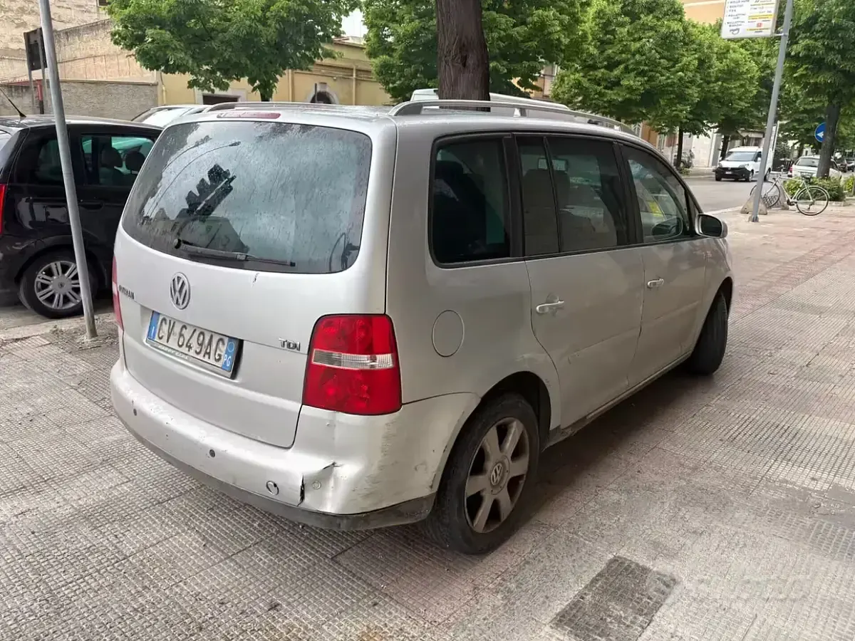 Usata VW Touran 105 CV (77 kW) 2005 Grigio Monovolume